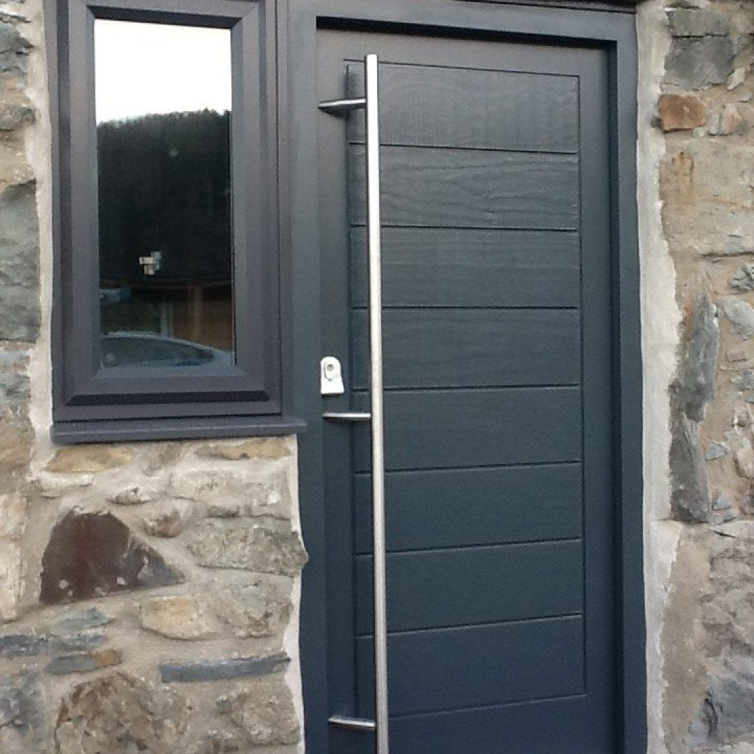 Bespoke-wooden-door-by-Bodnant-Joinery.jpg